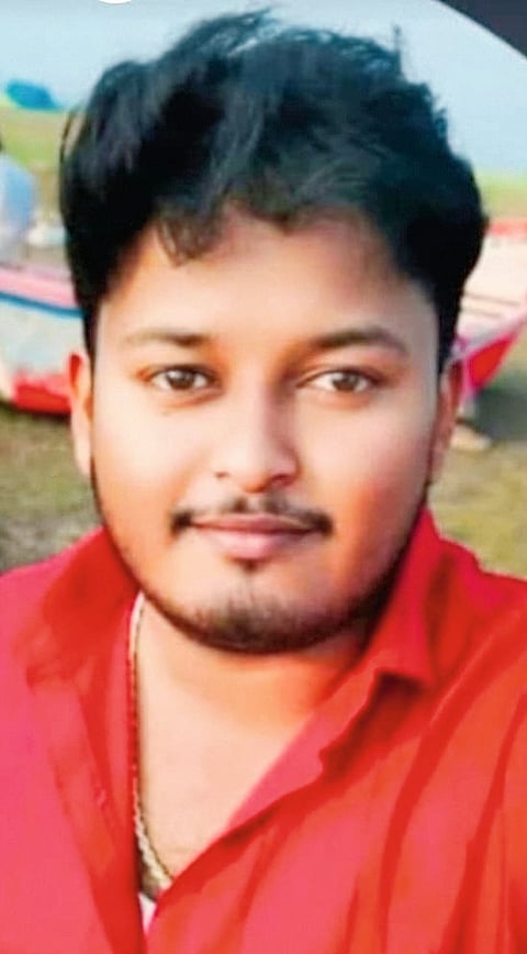 ट्रॅक्टर ओढ्यात कोसळून
कळसमध्ये तरुणाचा मृत्यू