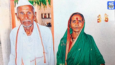 Villagers gathered to pay last respects to the deceased couple in Shegaon taluka.