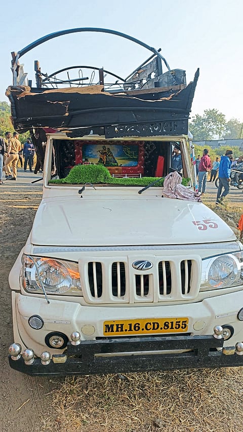 शेतमजुरांचा पिकअप-दुधाच्या टँकरची भीषण धडक