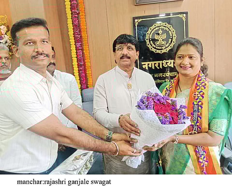 मंचरमध्ये नगराध्यक्षांची मिरवणूक