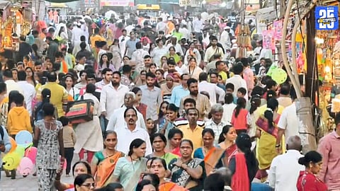 Faith at Its Peak: Pandharpur Sees Huge Turnout on Putrada Ekadashi
