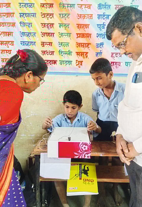 कळस येथील शाळेत 
बाल विज्ञान प्रदर्शन