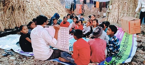 कोप्यांत पेटले शिक्षणाचे दिवे