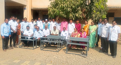 केतकेश्वर विद्यालयाला 
२० बाकांची भेट