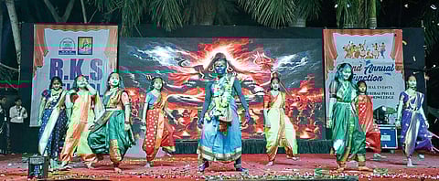 विविध उपक्रमांनी स्नेह संमेलन साजरे