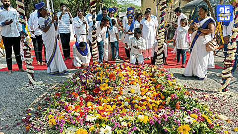 Devotees offering flowers at the memorial of Chhatrapati Sambhaji Maharaj at Vadhu Budruk.