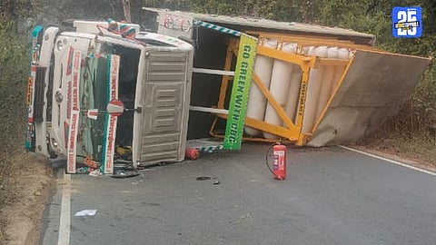 Traffic Disrupted After CNG Cylinder Truck Overturns Near Murdoli Village