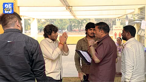 Candidates and supporters gather outside the election office during the final minutes of withdrawal.