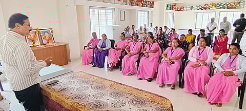 वाल्हे येथे महिलांची आरोग्य तपासणी