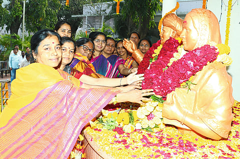 सावित्रीबाईंच्या जयंतीनिमित्त विविध स्पर्धा