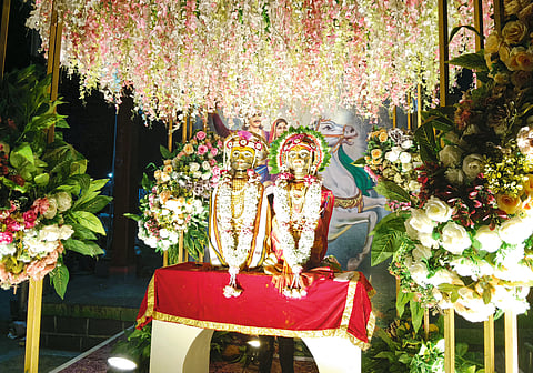 मेदनकरवाडीत भंडार, खोबऱ्याची उधळण