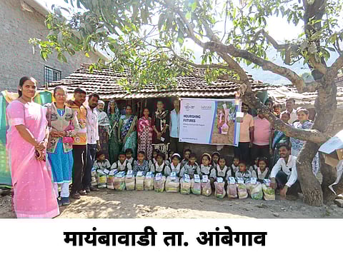 आंबेगाव, खेडमधील 
आदिवासी मुलांना किराणा