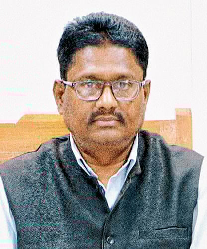 दहिवडी कॉलेजच्या प्राचार्यपदी डॉ. सुनील हेळकर