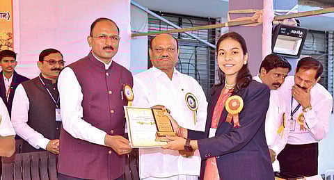 मोबाईल दूर ठेवून मैदानावर पळा, अभ्यास करा