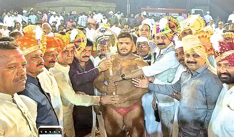 पृथ्वीराज मोहोळ याने पटकाविला 
‘भैरवनाथ केसरी’चा मान