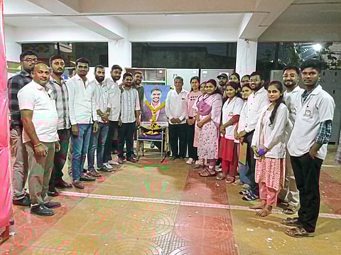 सवंगड्यांनी जपले रक्ताचे नाते