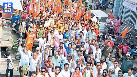 Candidates take out rallies in Ichalkaranji after receiving election symbols