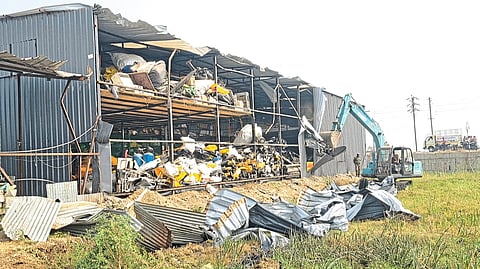 भिगवण परिसरात उजनीतील अतिक्रमणांवर कारवाई