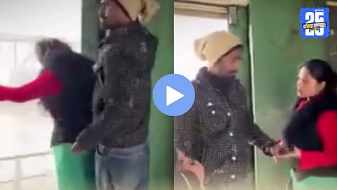 Viral Video : धावत्या ट्रेनमध्ये मोबाईल चोरणे पडले महागात, महिलेने चोराला शिकवली 'अशी' अद्दल, व्हिडिओ व्हायरल, सर्वत्र होतेय कौतुक 