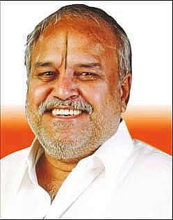 सत्तेसाठी कोट्यधीशांची शर्यत