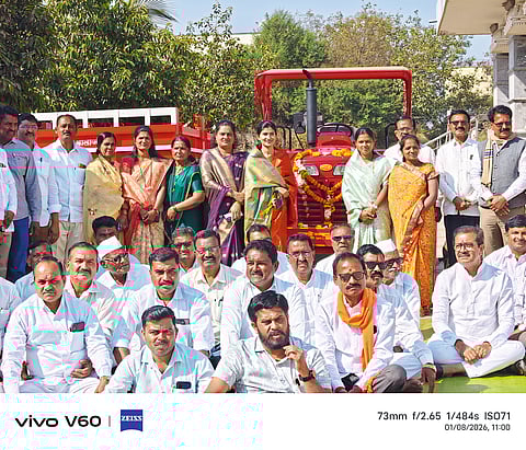 मांडवगण फराटा ग्रामपंचायतीला 
स्वमालकीचा ट्रॅक्टर, यंत्रसामग्री