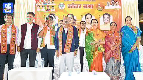 Former minister Prakash Awade addressing a corner meeting for BJP Mahayuti candidates