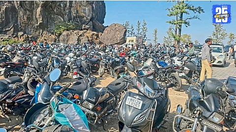sinhagad fort tourist vehicles
