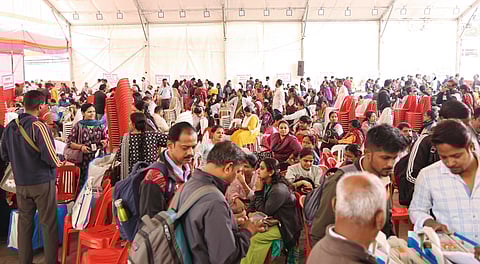 मतदानाची तयारी (फोटो फिचर)