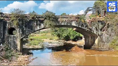 The 150-year-old British-era stone bridge on the Wita–Mahabaleshwar road, once a symbol of colonial engineering, moments before demolition.