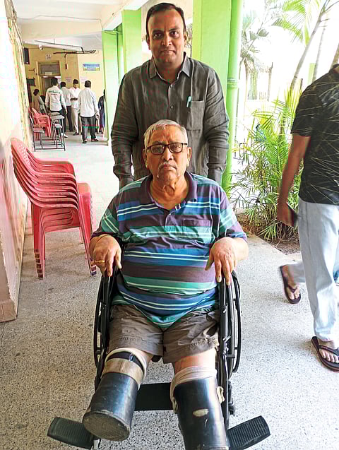 दिव्यांग, रुग्णांसह ज्येष्ठ नागरिकांचा तरुणांना लाजवणारा उत्साह