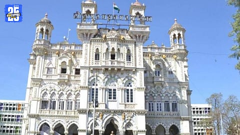 Crowds and party workers react as veteran leaders face defeat in Solapur civic election results.