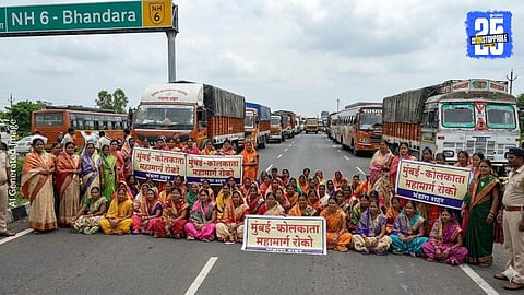 Angry beneficiaries of the Ladki Bahin Yojana block the Mumbai–Kolkata Highway at Nagpur Naka in Bhandara, protesting delayed November and December payments.