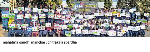 मंचरमधील बालचमू रंगरेषांच्या दुनियेत