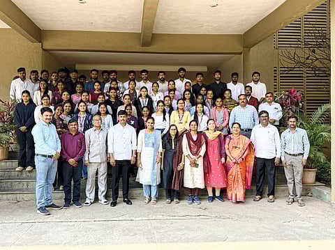 गुणवंत विद्यार्थ्यांचा सत्कार