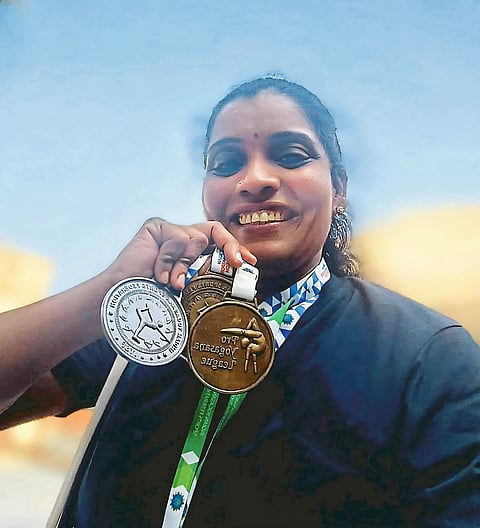 राष्ट्रीय योगासन स्पर्धेत 
रोहिणी ताठे यांचे यश