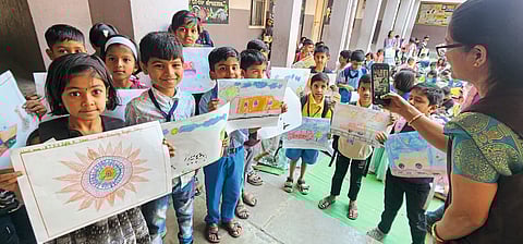 राजगुरुनगरमध्ये रंगरेषांचा आविष्कार