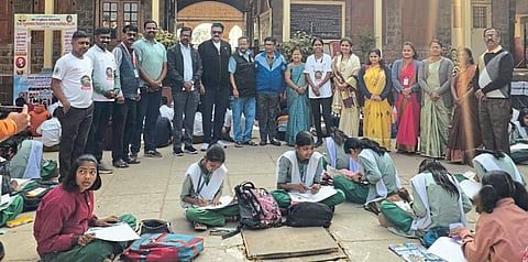 भोरमध्ये अभिनेत्याकडून विद्यार्थ्यांना प्रोत्सहान