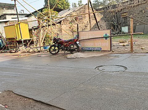 रस्त्यावरील उंचवट्यामुळे 
आळंदीत अपघाताचा धोका