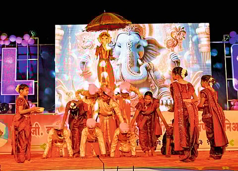 पळसदेवच्या बनसुडे विद्यालयात कलाविष्कार