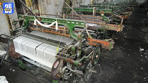 Powerloom workers at textile units in Ichalkaranji await DA hike implementation.