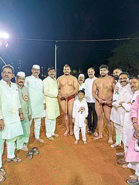 रावेत यात्रेनिमित्त भव्य कुस्ती आखाडा रंगला