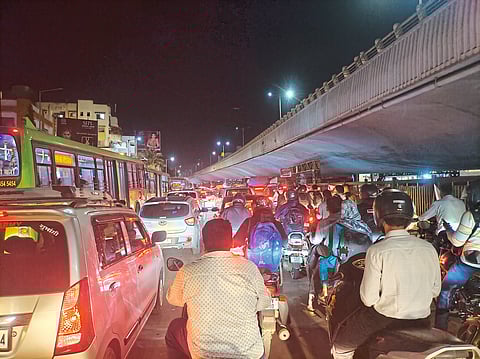 वाहतूक कोंडी सोडविण्याचे मोठे आव्हान