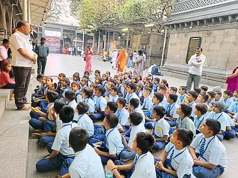 माउलींच्या मंदिराला शालेय सहलींची भेट