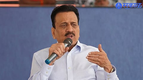 forest department employees protest girish mahajan