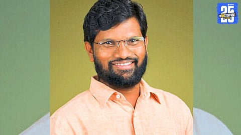 Screenshot from the viral video showing MLA Raju Todevsam during the worship of Shivaji Maharaj, which sparked controversy.