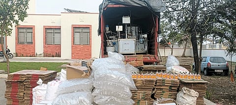 दौंडला बनावट मद्यनिर्मिती 
कारखान्यावर धाड