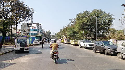 बेकायदा पार्किंगने मोठे चौक, रस्ते झाले छोटे