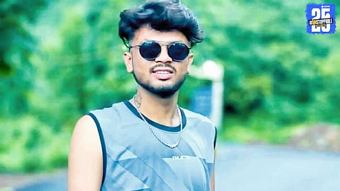 Rescue and police teams at Rajgad Fort after a tourist from Belagavi died during trekking.