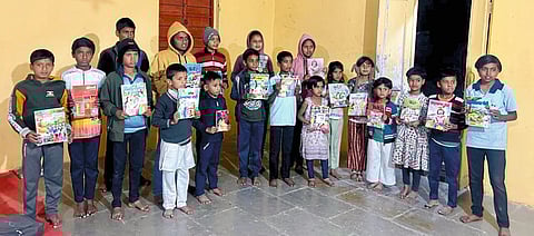 वाई:-भिवजेवाडी (मांढरदेवी) येथे मुलांसाठी वाचनालय साकार!. अमेरिकेतील सिद्धार्थची वाढदिवसाची पुस्तकांची अनोखी भेट!.