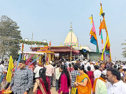 आळे येथे होलम काठी पालखीचे स्वागत